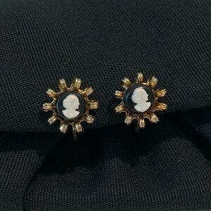 Vintage Mid Century Cameo Screw Back Earrings